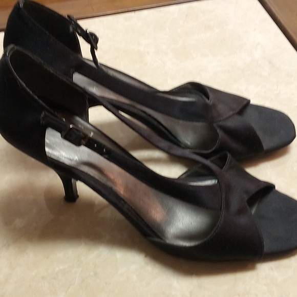 Black Satin Heels - Size 6.5M - Picture 3 of 7